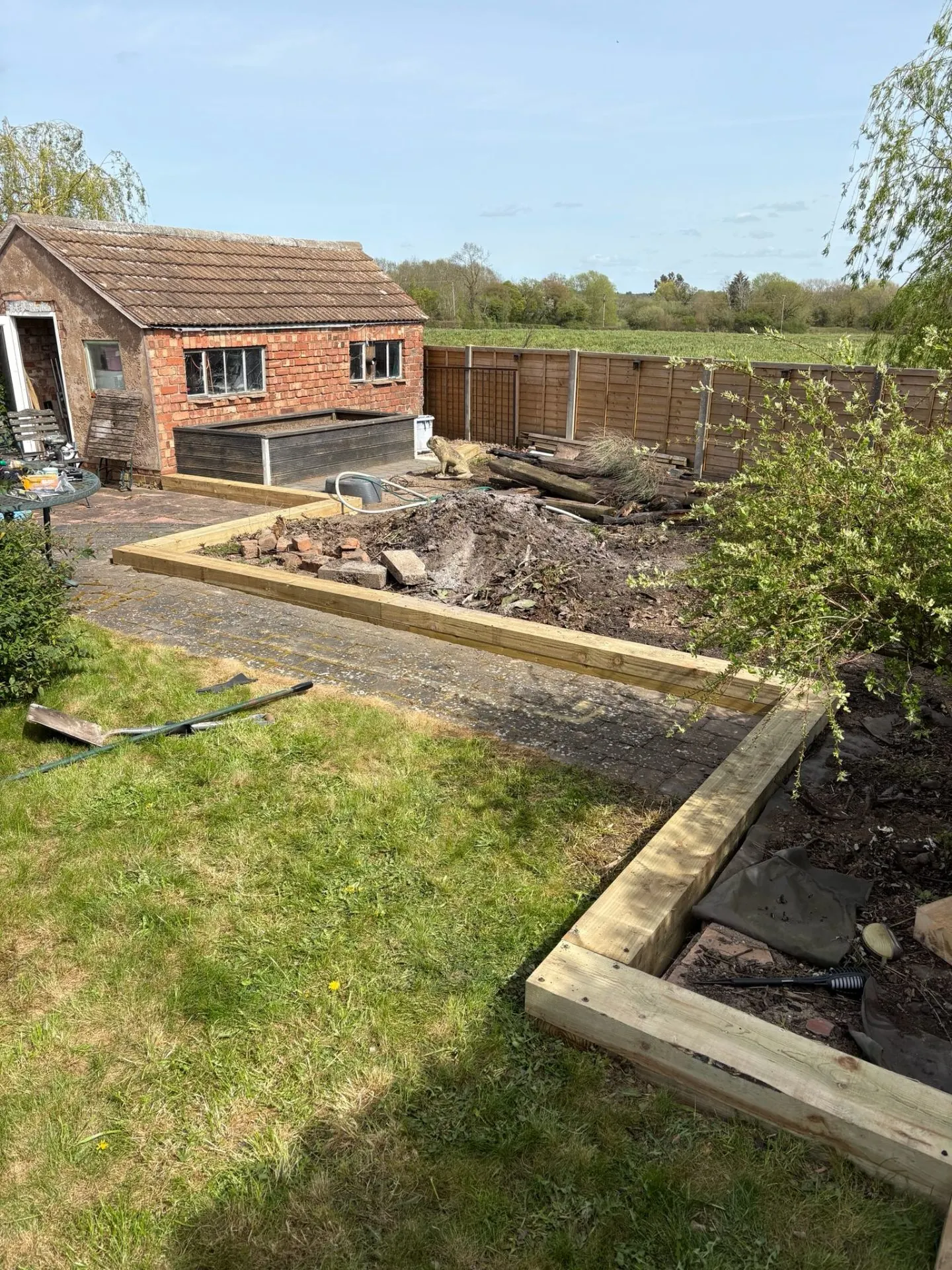 Overgrown garden → clean gravel reset — before